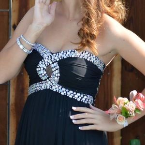 Beautiful strapless prom dress